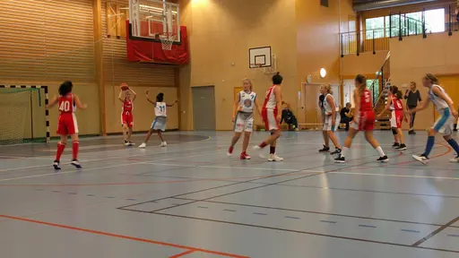 24/9-2017: BIlder från dagens träningsmatch mot Tureberg Lynx och firandet av en födelsedag efter matchen.