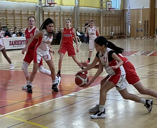 Maya, Jennifer, Selma, Arushi, Amanda, Aishani, Olivia o Maj i tuff batalj mot Danderyd