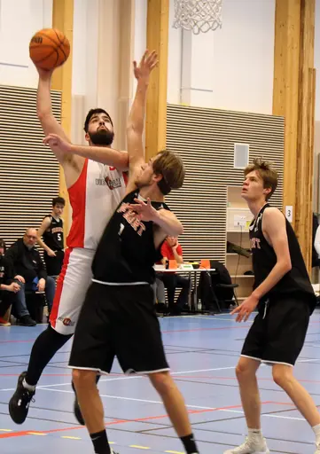 Vibyherrarna besegrar Norrort i en mycket välspelad match!