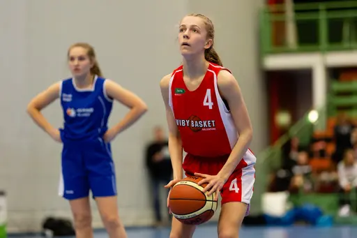 12/5-2019: Fantastiska bilder från finalen i Skövde Cup 2019. Vi spelade mot Wetterbygden Sparks och vann med 27-21! Foto: Lars Norlander