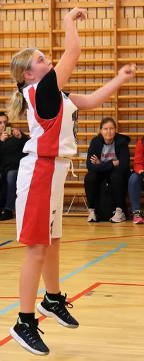 Supertjejerna är duktiga straffskyttar!
