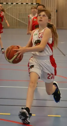 Supertjejerna in action i den avslutande träningsmatchen mot F09