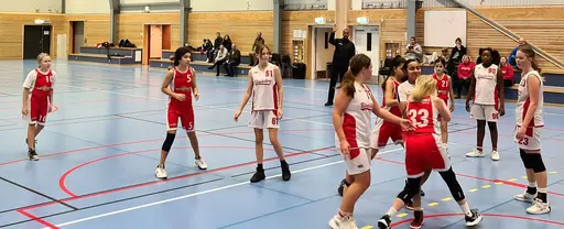 Supertjejerna tar en ny seger mot Blacke Nälsta