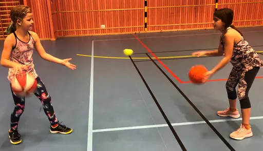 Superbra tennisbollsträning! Emma & Lisa, Aishani & Engla, Olivia & Tara, Disa & Elin, Louise & Amanda