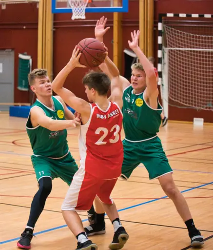 En tuff match med hårda tag, många fouls och utvisningar för Motala