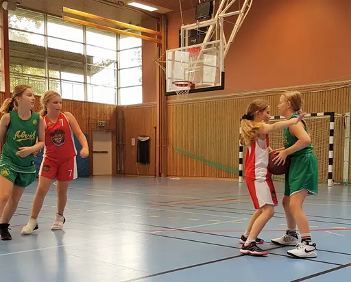 Intensivt för supertjejerna i Sollentuna Sporthall mot Alvik! (foto: Magdalena Olofsson)