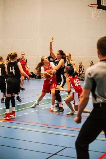 12/5-2019: Fantastiska bilder från finalen i Skövde Cup 2019. Vi spelade mot Wetterbygden Sparks och vann med 27-21! Foto: Lars Norlander