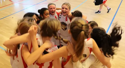 Supertjejerna vann 8 matcher o förlorade 1, det räckte till ett fantastiskt A-silver i Södertälje cup 2021