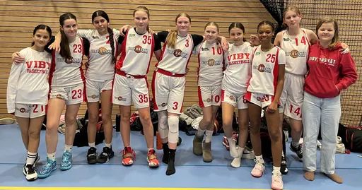 Röda laget till final i Stockholmscupen och Vita laget till semifinal i Lions Cup