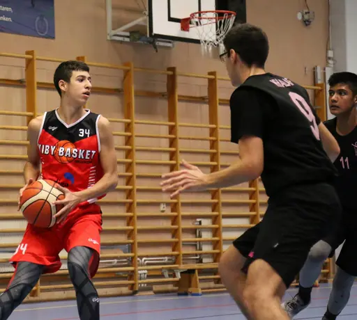 Iasonas i attack mot VGB (Fotograf Mats Anderson)