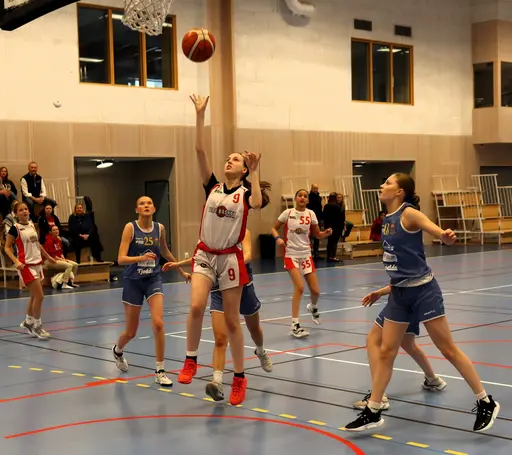 Röda laget storsegrade först mot Västerås i F09 1/8-final och sedan mot AIK i F10 i kvartsfinal.