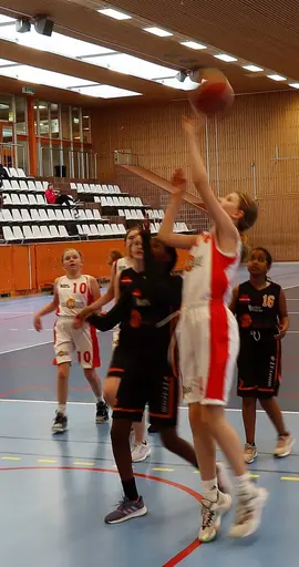 Supertjejerna kom 3:a i vår egna cup Bye-Bye EB som spelades i Sollentuna Sporthallar A o B