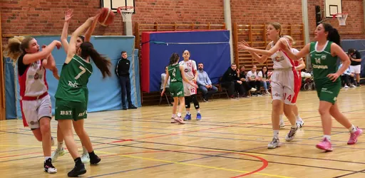 Supertjejerna besegrar Södertälje i semifinalen i Stockholmscupen (Nivå 1)