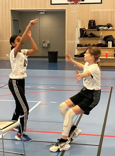 Sportlovsträningar tillsammans med P10: stress, fight, dunkträning, frisbee, baseball och mycket annat under en rolig vecka