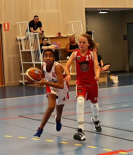 Supertjejerna besegrade Vibys P10 i första matchen för säsongen