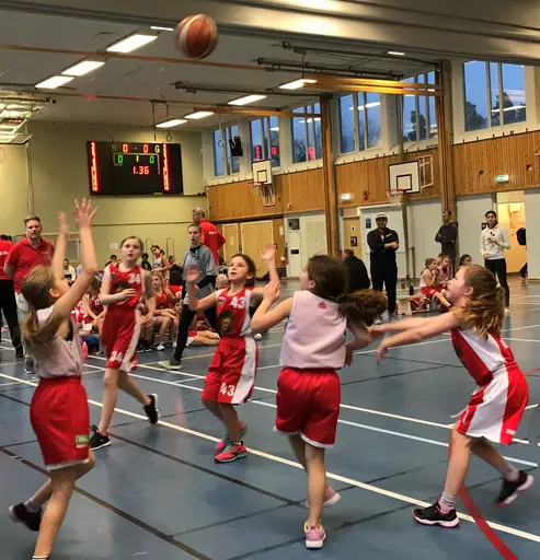 Supertjejerna i full fart!