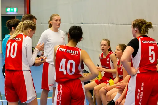 12/5-2019: Fantastiska bilder från finalen i Skövde Cup 2019. Vi spelade mot Wetterbygden Sparks och vann med 27-21! Foto: Lars Norlander