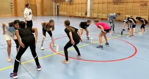 Supertjejerna fick celebert besök i form av gästtränare Charlie - bara nya roliga övningar - mycket uppskattat!