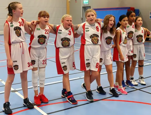 Full fart i Häggvikshallen mot grabbarna från FUBB och Viby