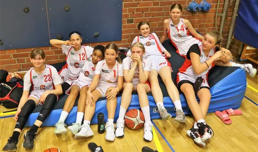 Supertjejerna besegrar Södertälje i semifinalen i Stockholmscupen (Nivå 1)