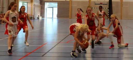 Full fart i Edsbergshallen mot F09 - en härlig säsongsavslutning på våra gemensamma träningar.