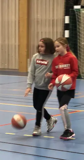 Enda lilla fördelen i Coronatider - vi får träna i stora fina Edsbergshallen!