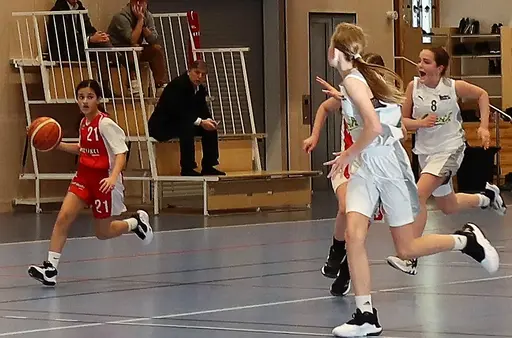Avslutande seger mot Alvik Vit och klar serieseger i nivå 2 för supertjejerna!