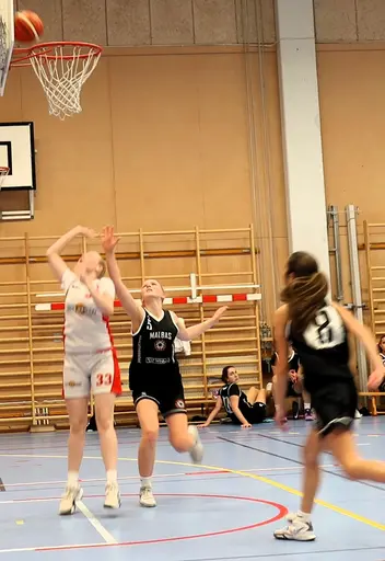 USM-omgång 3 för F09 på hemmaplan. Supertjejerna spelade fantastisk basket inför storpublik och vann mot Malbas men föll mot Högsbo o Södertälje.