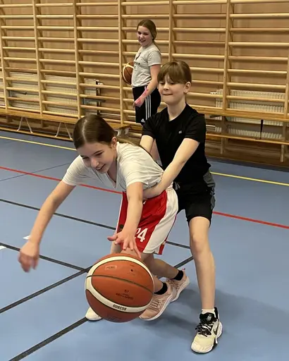 Tjejerna fick åter förmånen att ha Charlie som gästtränare - superkul!