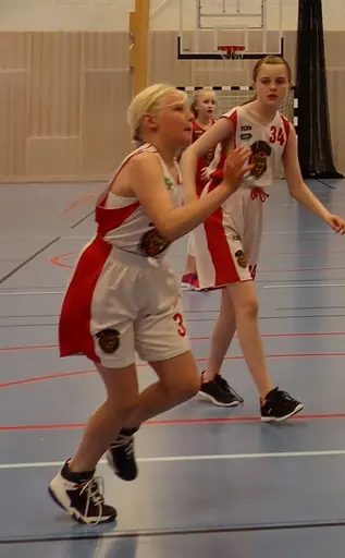 Supertjejerna in action i den avslutande träningsmatchen mot F09