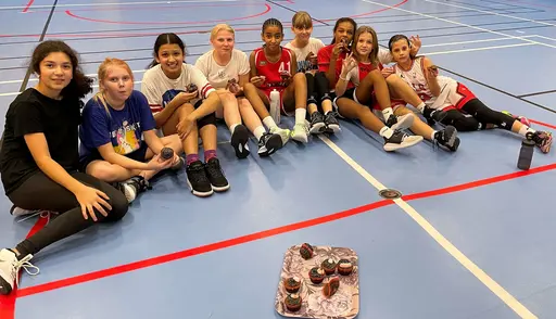 Extraträning på lördagen: skotteknik, Beat-the pro och mycket annat. Smarriga Halloweensmuffins som avslutning!