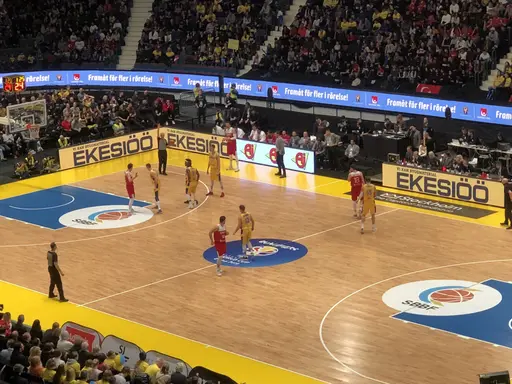 23/2-2018: Strax en vecka senare än damernas landskamp på Hovet spelar herrarna och vi är självklart där!