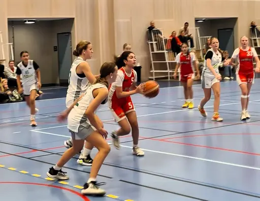 Supertjejerna in action på söndagskvällen mot Alvik