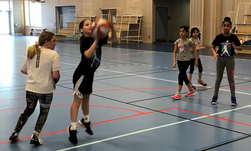 För att aktivera supertjejerna lite i påskhelgen körde vi en speciell Påsklovsträning