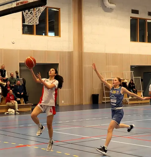 Röda laget storsegrade först mot Västerås i F09 1/8-final och sedan mot AIK i F10 i kvartsfinal.