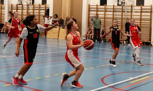 En skön batalj i Sigtuna för supertjejerna som slutade med seger