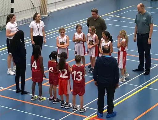 Jämn match mot Harem, tack för matchen, Miriam i full fart, bra försvarsspel mot Spånga.