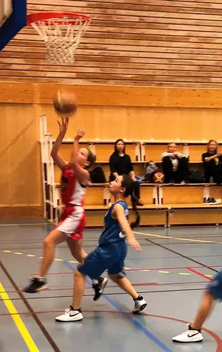 Supertjejerna mot Alvik o Spånga