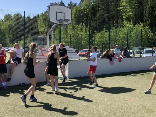 19/5-2018: Klubbens gemensamma säsongsavslutning i form av Streebasket blev för F04 väldigt lyckat både basketmässigt men också vattenkrigsmässigt!