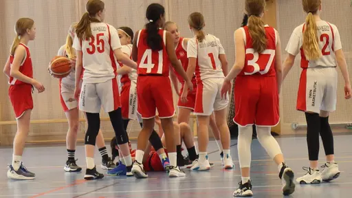 Basket handlar om att kämpa om bollen 😁