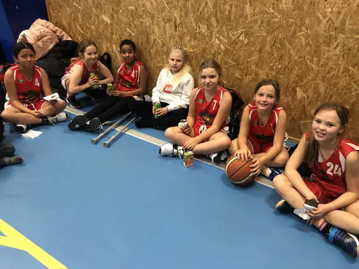 Supertjejerna mot Täby, lunchpaus samt mot Duvbo.