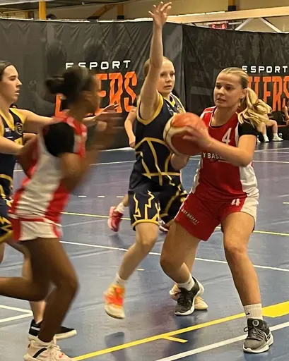 18+1 supertjejer åkte till Espoo utanför Helsingfors och spelade fantastiska Espoo Cup. En kanonstart på säsongen!