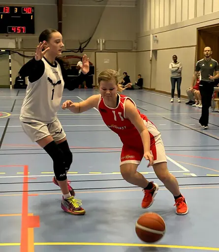 Vita laget besegrar FUBB och Frysen i helgens bortamatcher