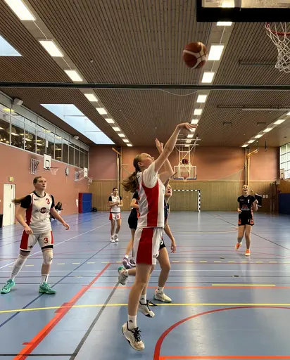 Vita laget besegrade först Vallentuna i U16 Nivå 3 och förlorade sedan knappt mot Duvbo i U15 Nivå 2