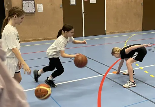 Tjejerna fick åter förmånen att ha Charlie som gästtränare - superkul!