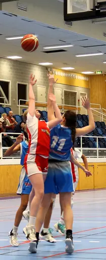 Supertjejerna spelar bländade basket mot Byn (från Luleå), Tureberg, Arvika och Skuru!