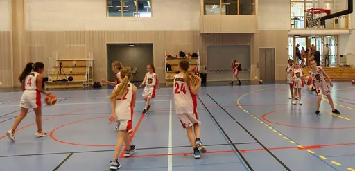 Full fart i Edsbergshallen mot F09 - en härlig säsongsavslutning på våra gemensamma träningar.