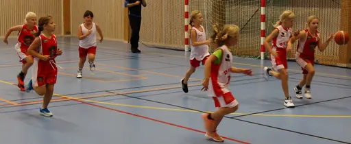 F10-tjejerna mot Duvbo (klicka för större)