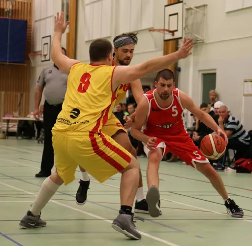 Marko attackerar mot Åkersberga, höst 2018 (fotograf Mats Anderson)