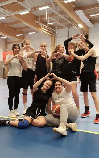14/2-2019: Glad alla hjärtans dag allihopa! Själva firade vi på bästa sätt, fys med Anna och sedan basketträning.